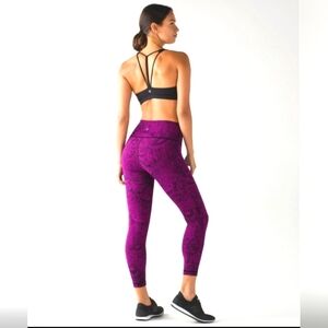 Rare! Lululemon High Times Pant Fuscia Paisley Size 6 Beautiful Pattern